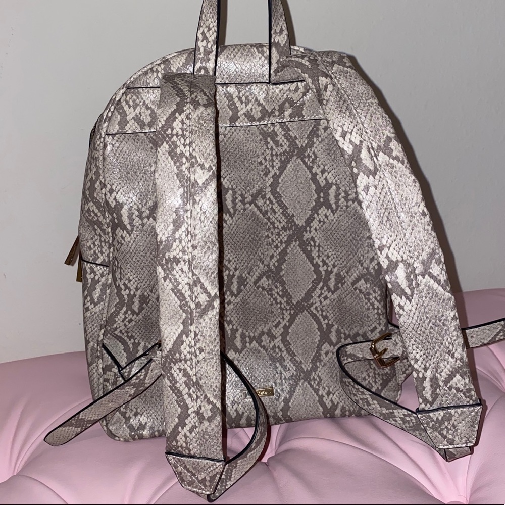 Backpack - Picture 3 of 5